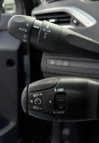 Peugeot 2008 view 16