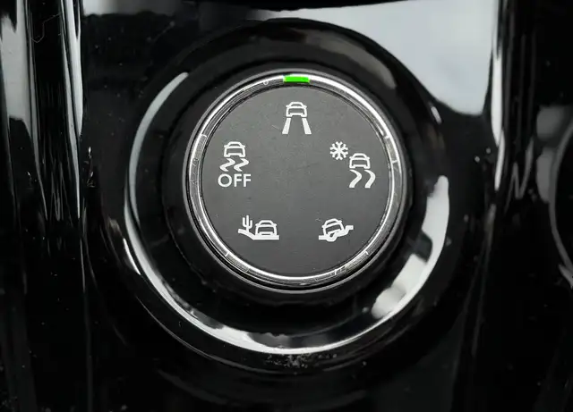 Peugeot 2008 view 17