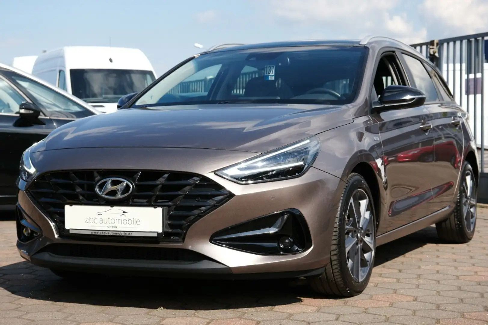 Hyundai i30 Edition 30+ Mild-Hybrid Panorama Brons - 2