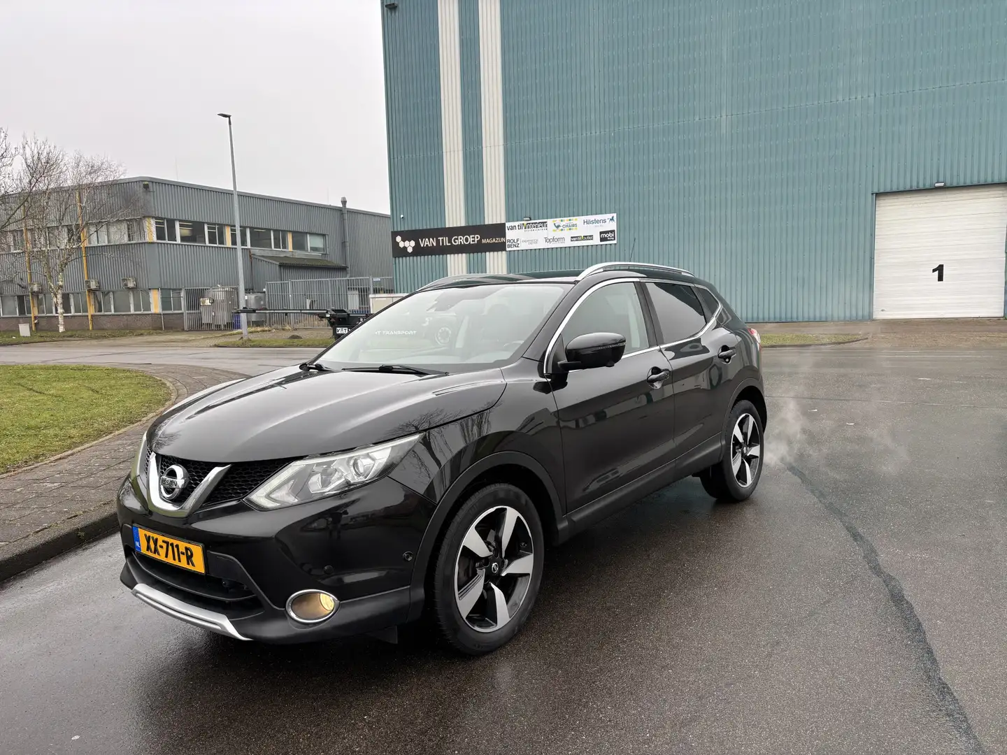 Nissan Qashqai 1.2iTekna Automaat 116 PK. Schwarz - 1