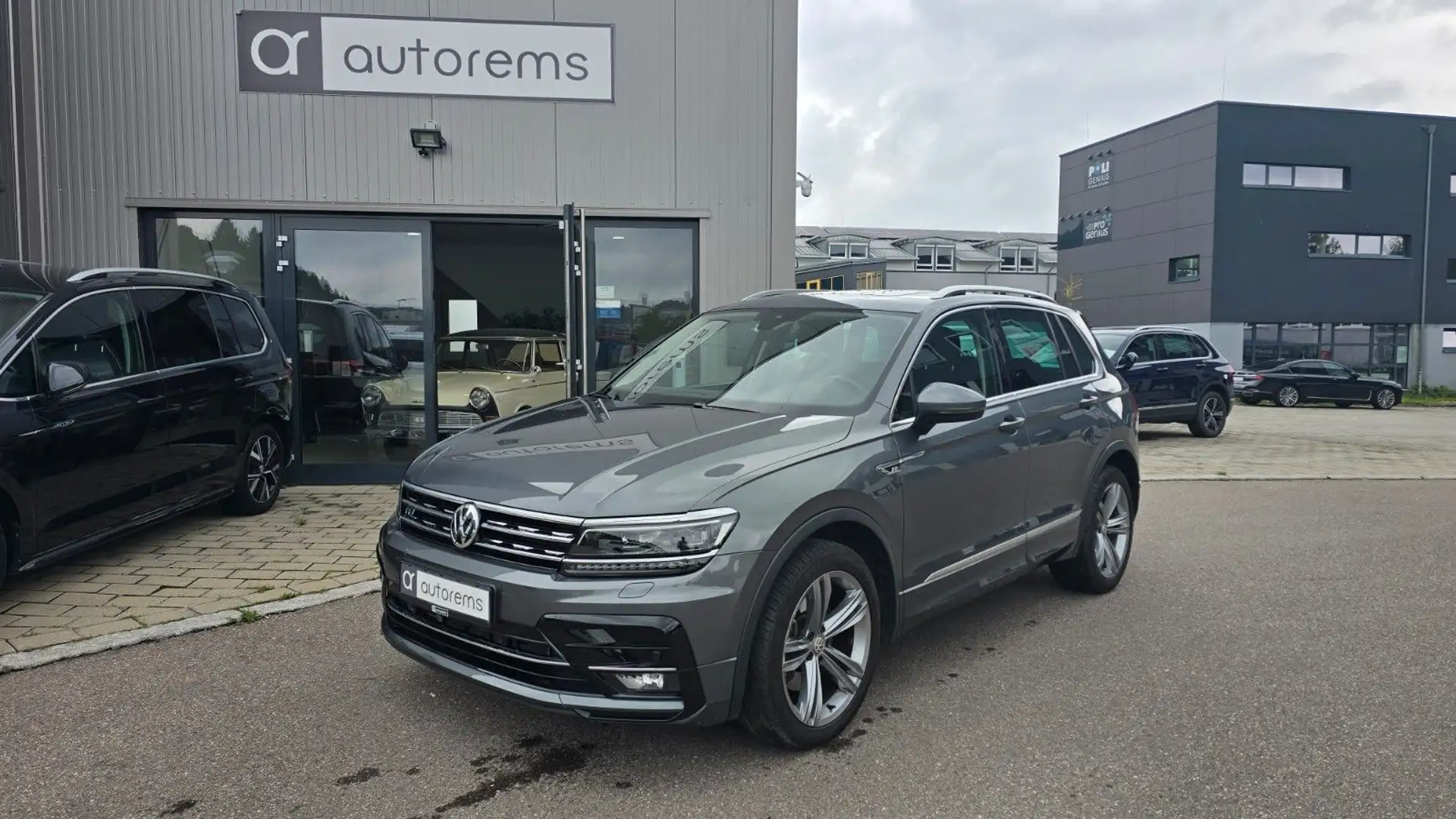 Volkswagen Tiguan Highline*R-LINE*4MOTION*STANDH.*DYNAUDIO* Grau - 1