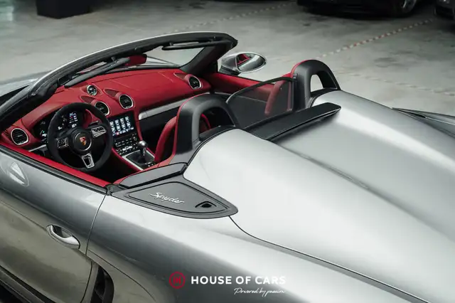 Porsche 718 view 15