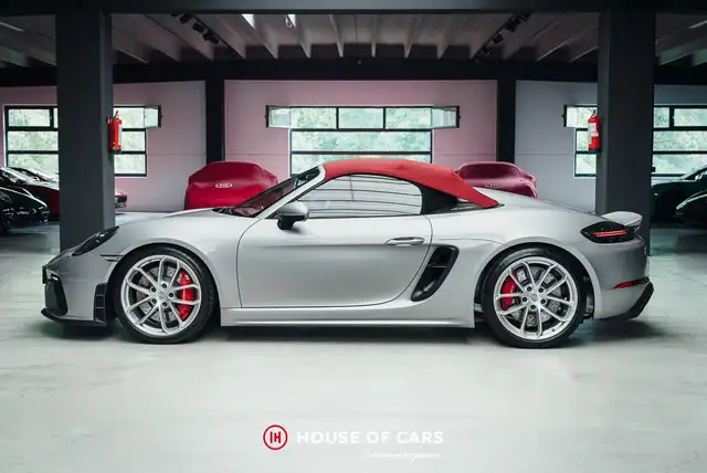 Porsche 718 view 10