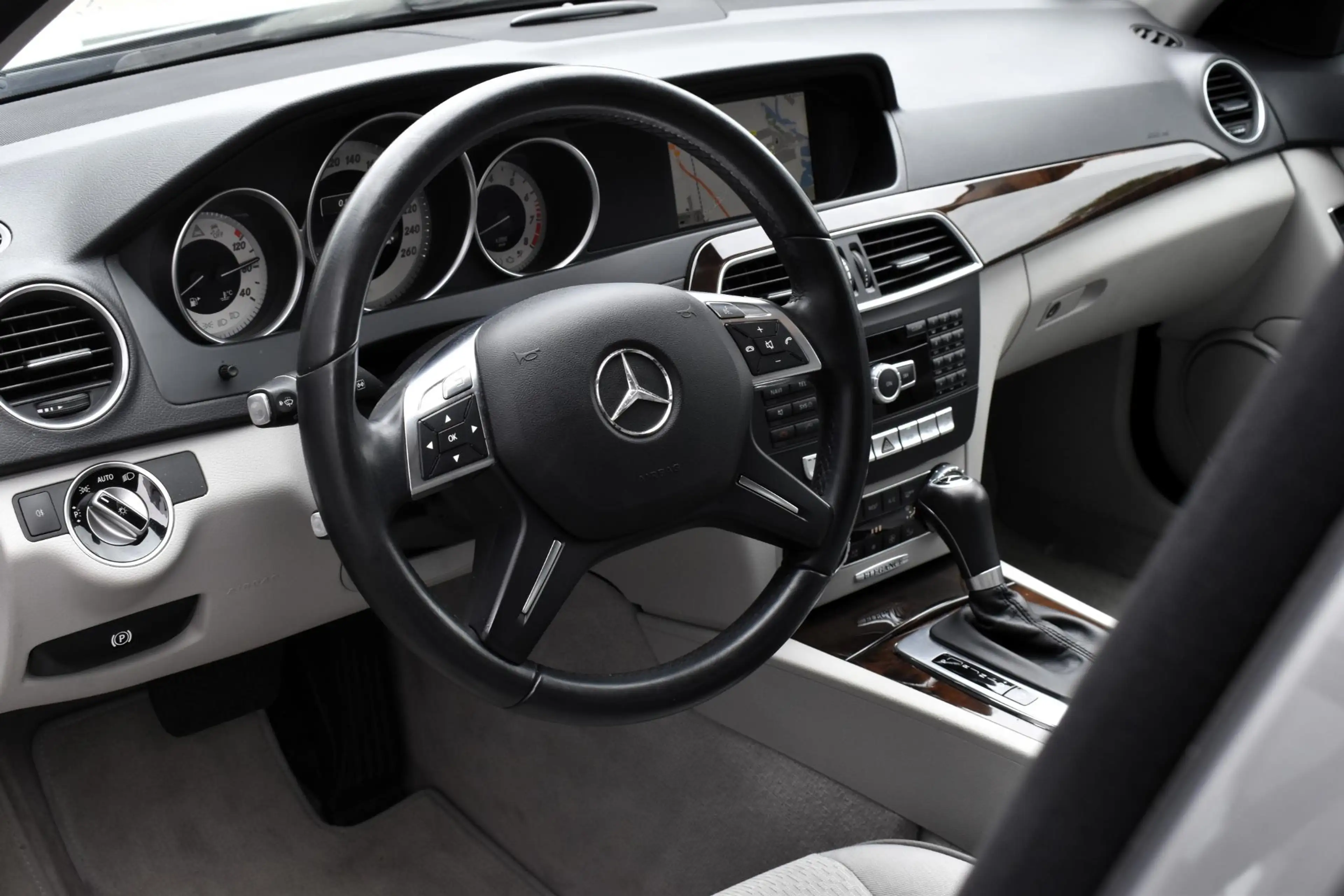 Mercedes-Benz C 250 Ambition Elegance Carplay - Camera — photo 13