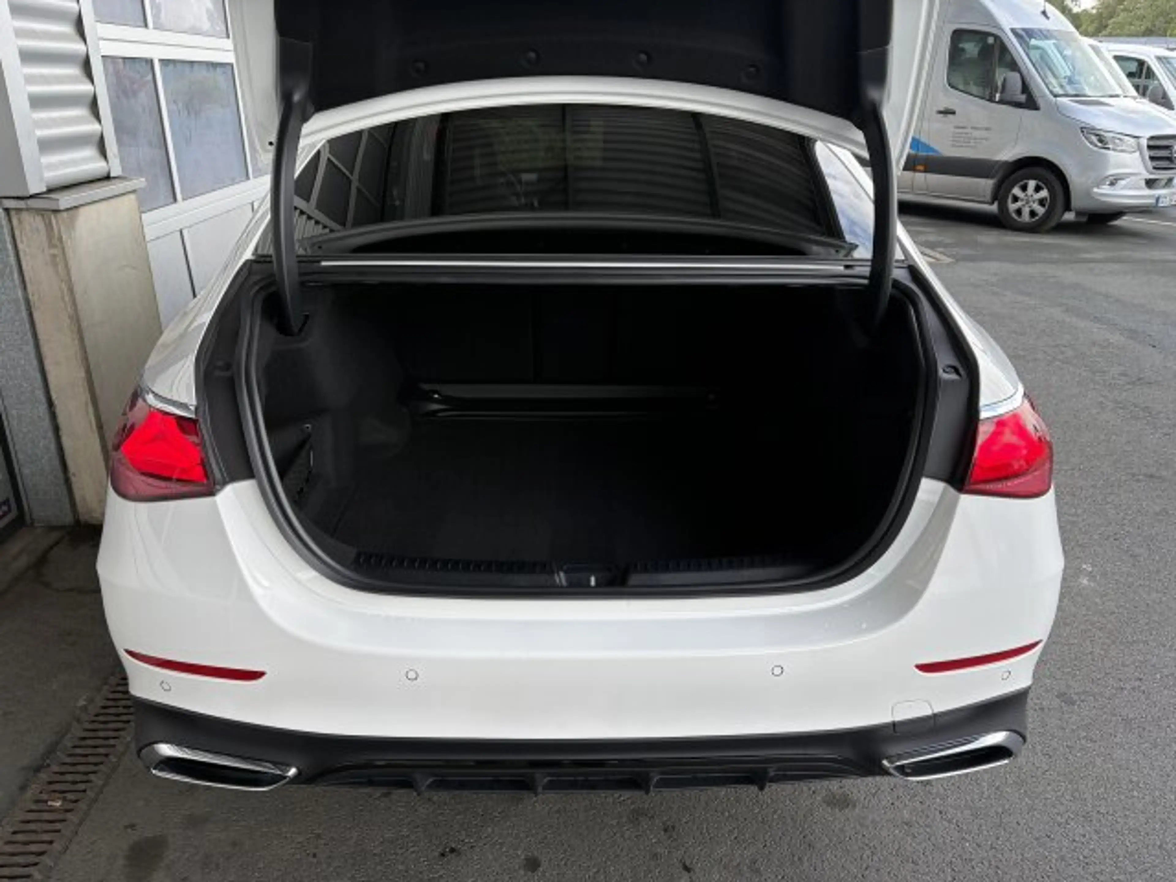 Mercedes-Benz E 200 E 200 Night AMG Line Advanced Distronic Lkrdhzg. — photo 9
