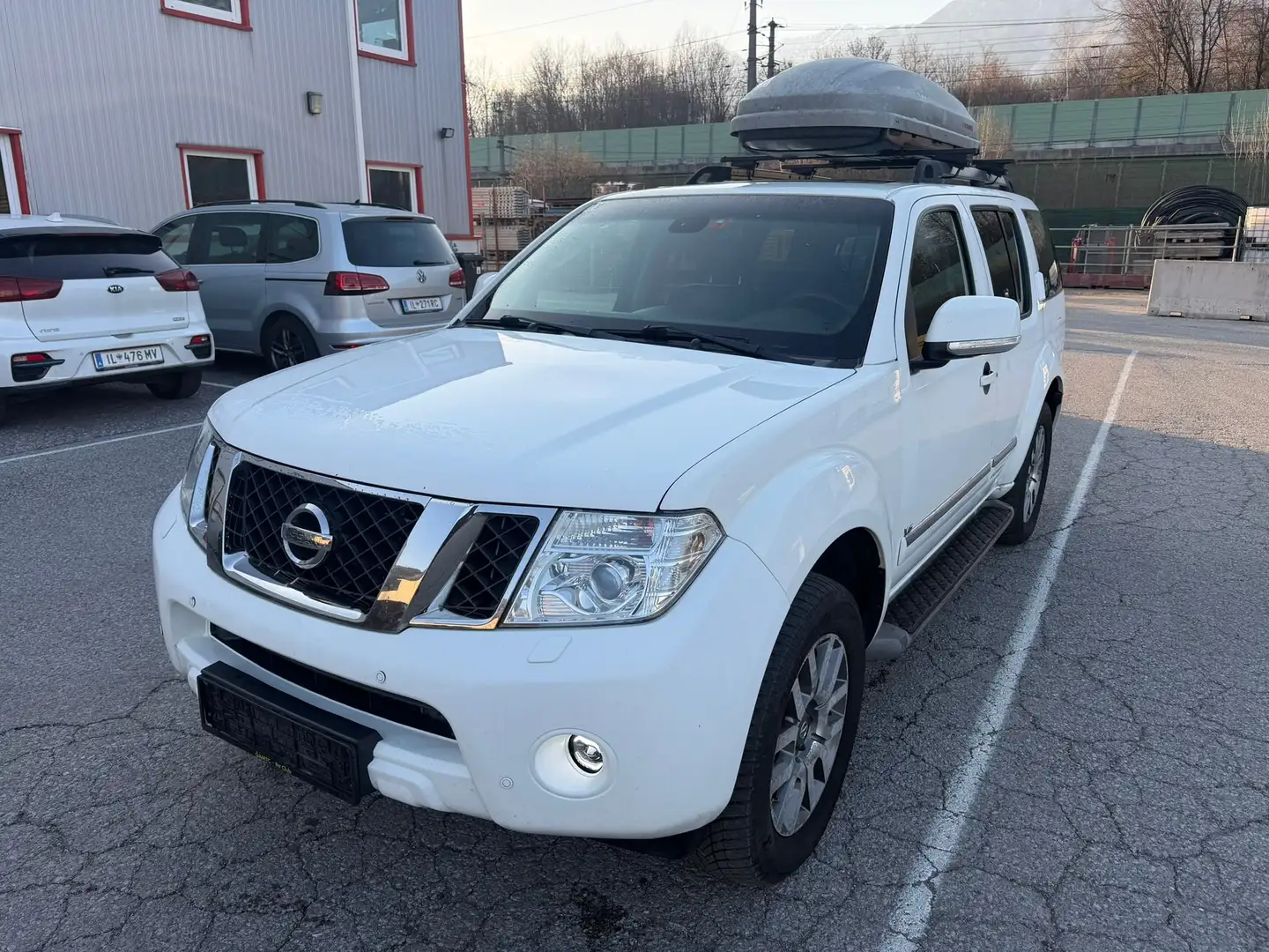 Nissan Pathfinder 3.0 dCi LE Weiß - 1
