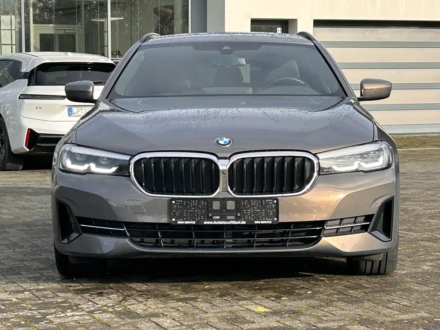 BMW 520 520 i / Leder / Individual Lack / AHK schwenkbar Grau - 2