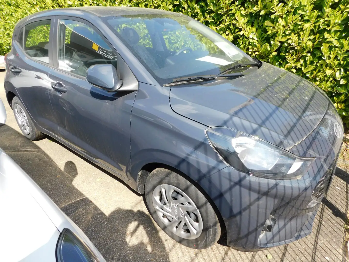 Hyundai i10 1.0 Spring Grau - 2