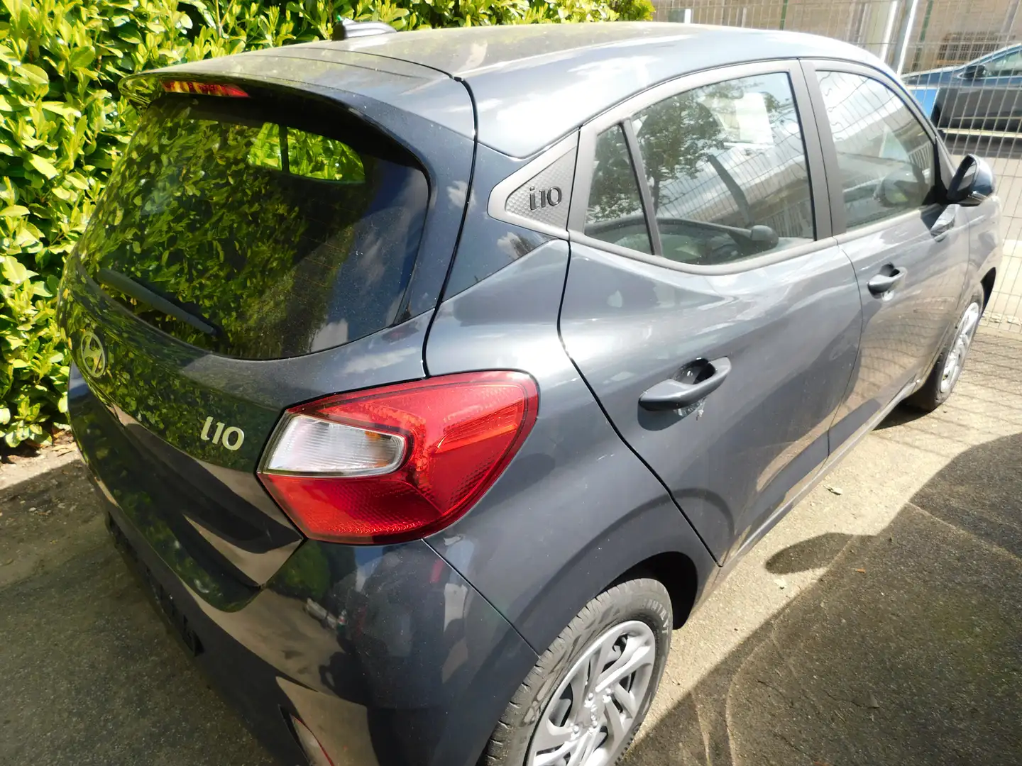 Hyundai i10 1.0 Spring Gris - 1