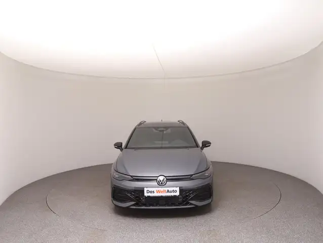 Volkswagen Golf view 2