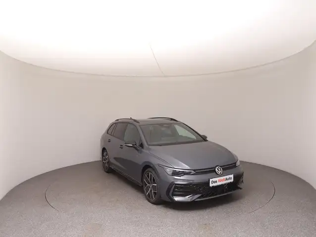 Volkswagen Golf view 3