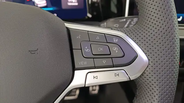 Volkswagen Golf view 14