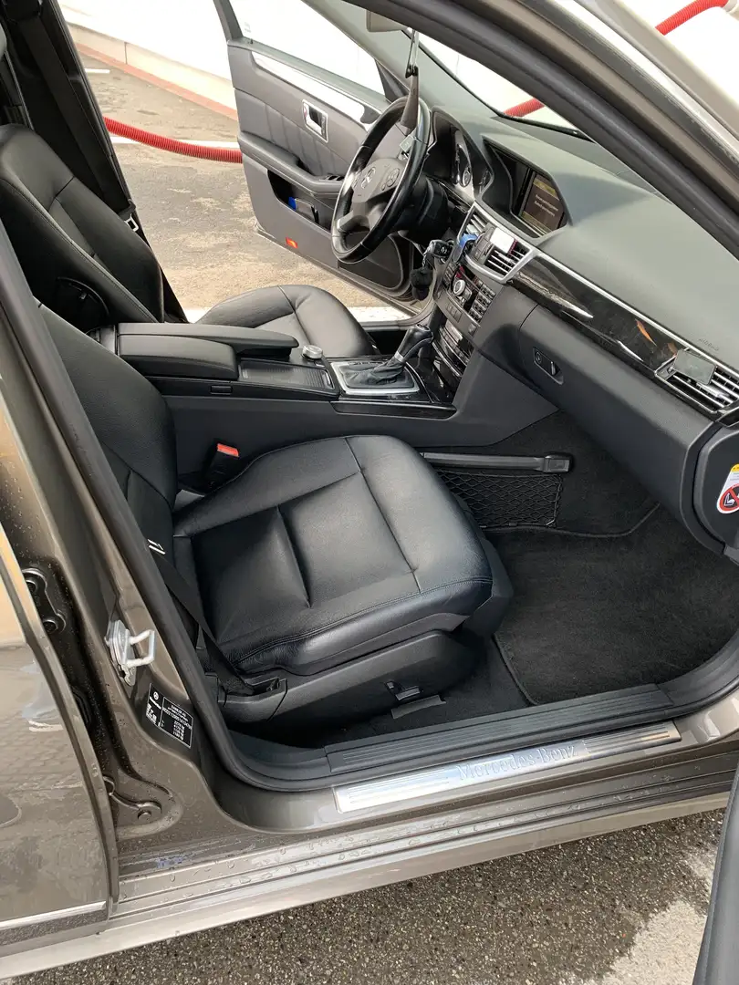 Mercedes-Benz E 200 CDI DPF BlueEFFICIENCY Automatik Avantgarde Bronze - 2