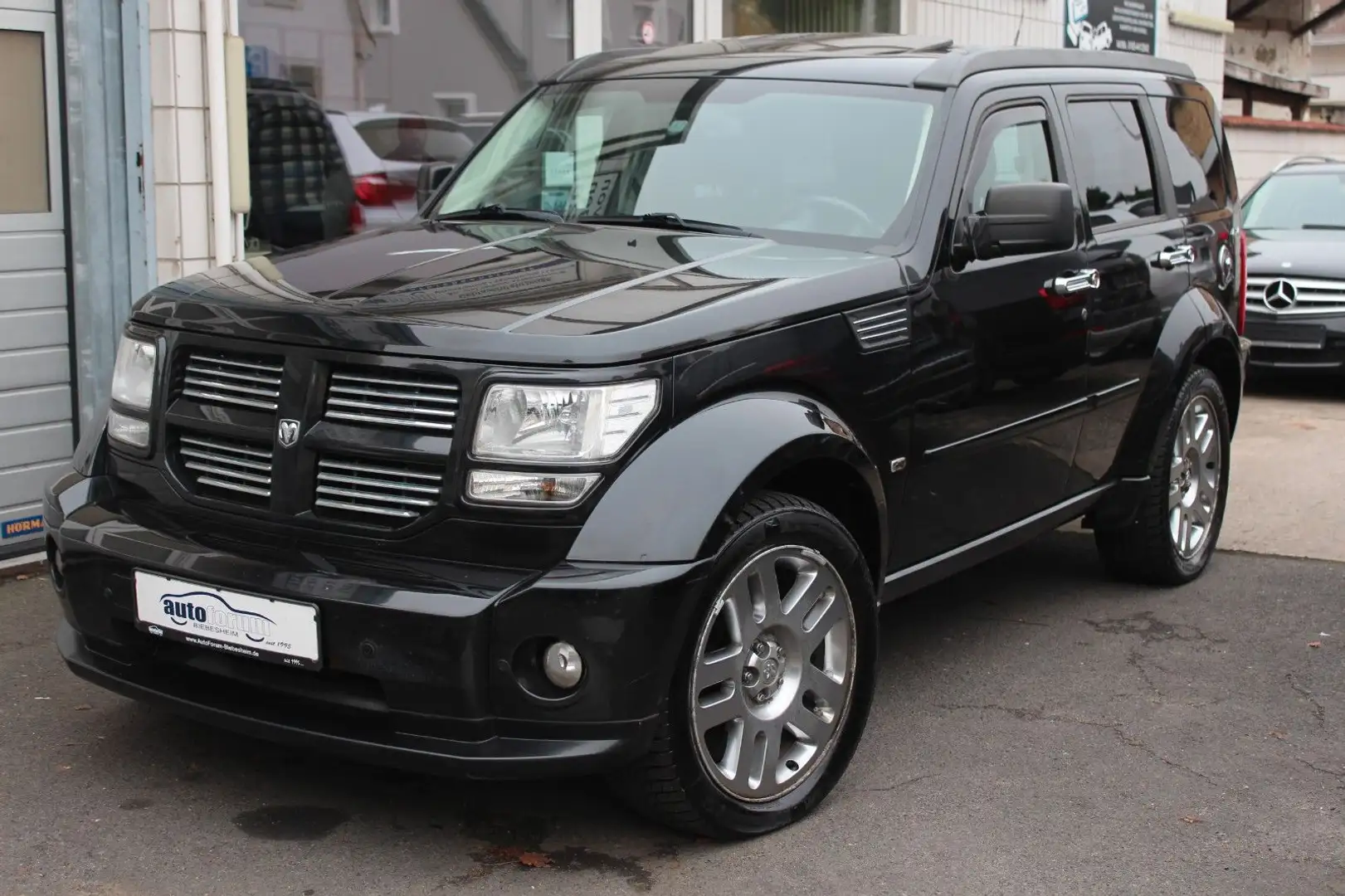 Dodge Nitro 4.0 V6 LPG Leder*Navi*Sitzhzg*S-Dach*AHK Schwarz - 2