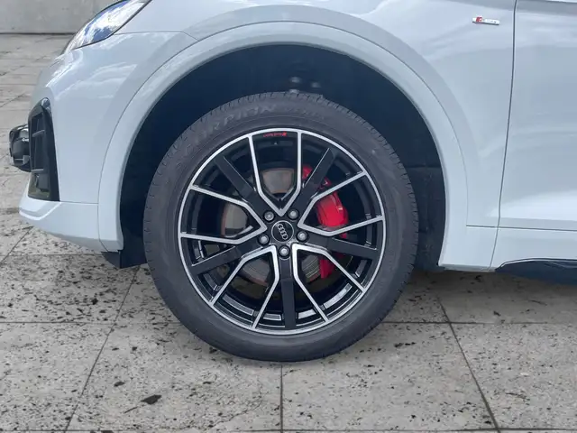Audi Q5 view 8