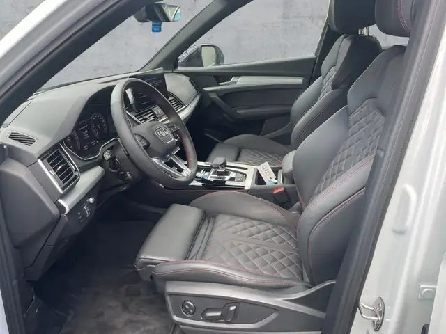 Audi Q5 view 12