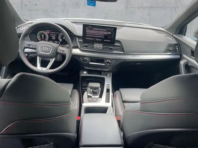 Audi Q5 view 9