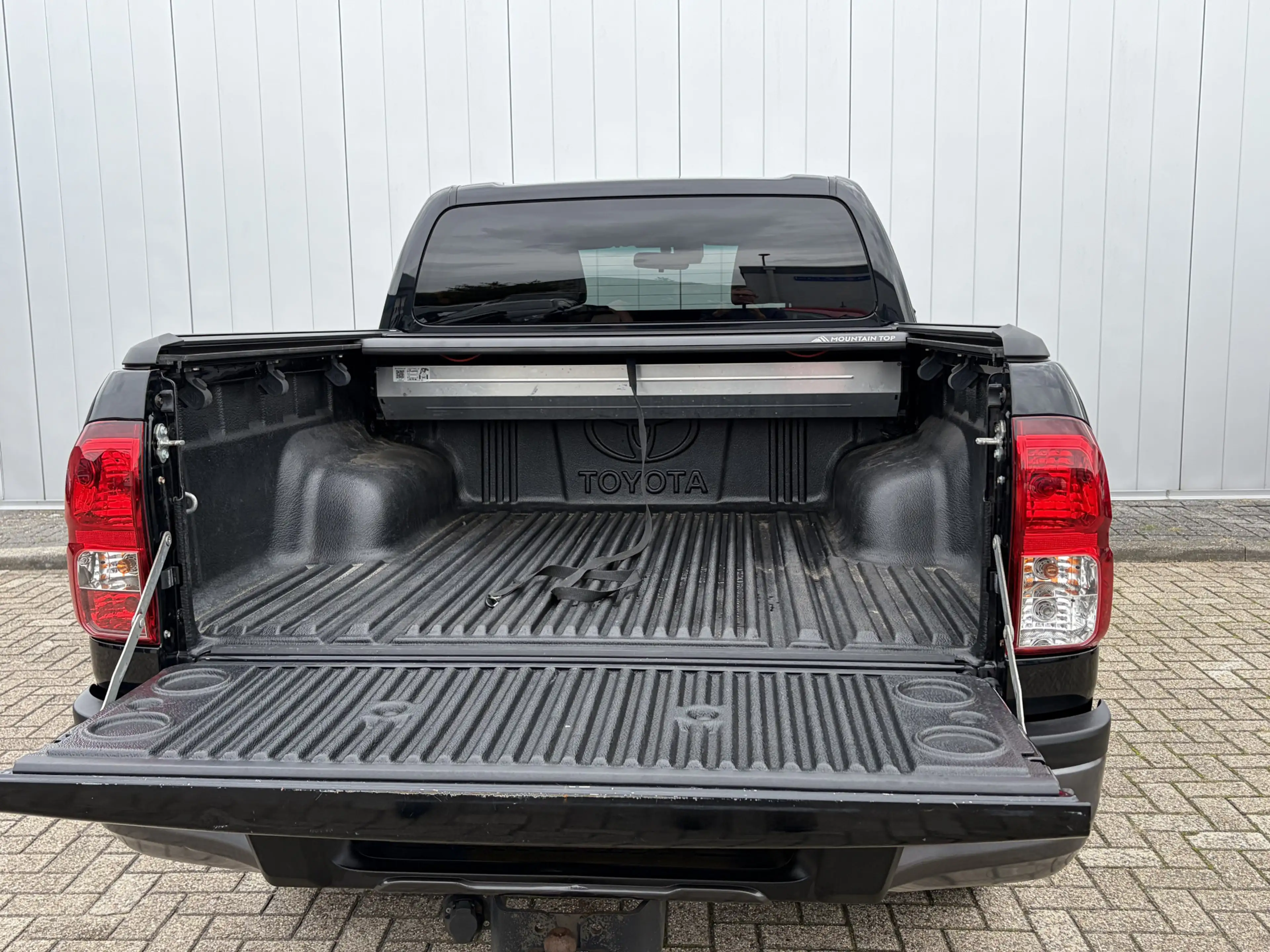 Toyota Hilux 2.4 D-4D Double Cab Executive Automaat Roll Cover — photo 7