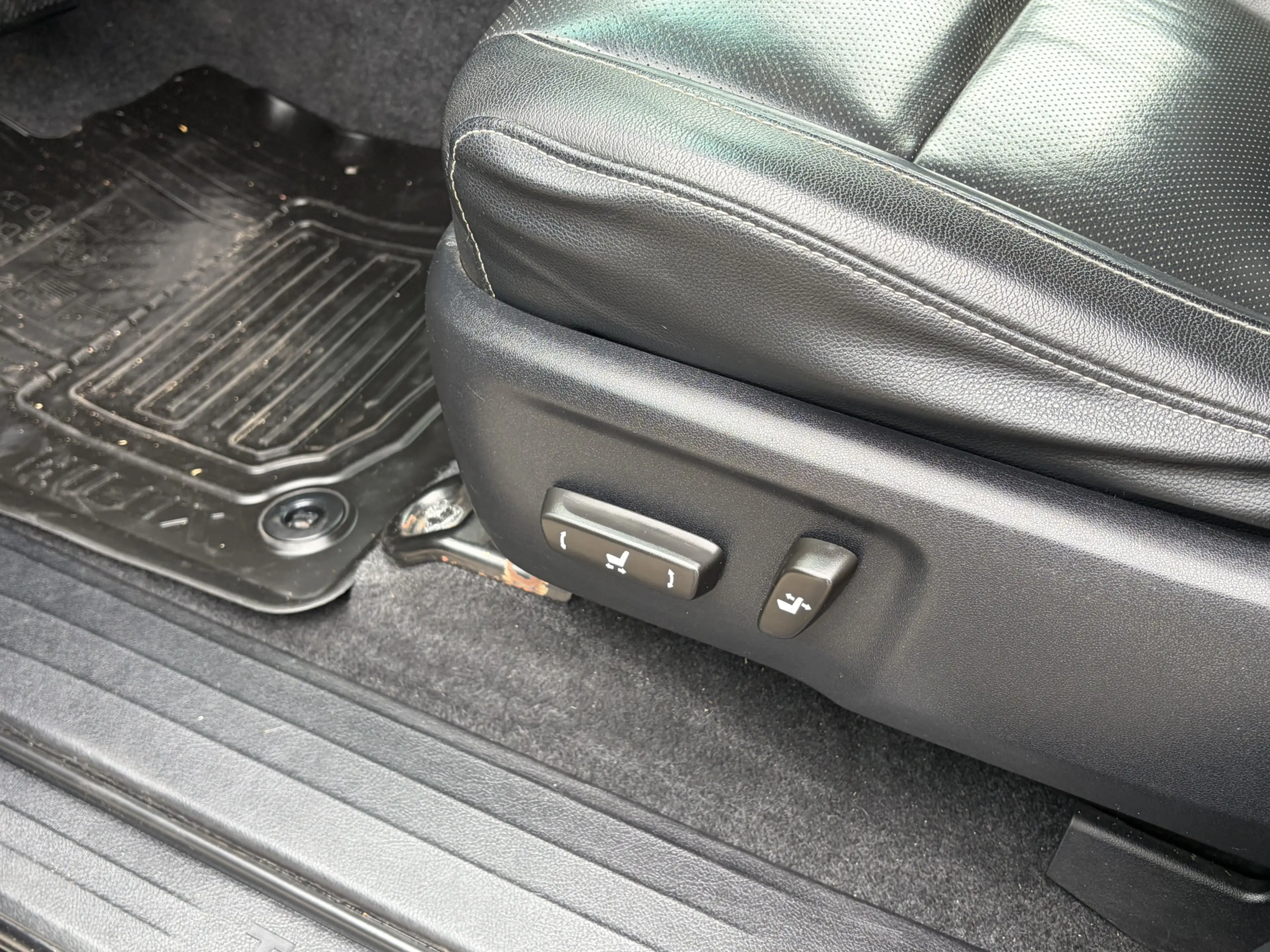 Toyota Hilux 2.4 D-4D Double Cab Executive Automaat Roll Cover — photo 13
