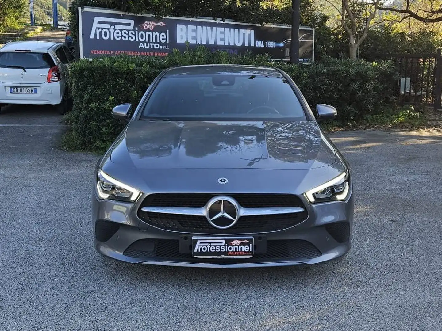 Mercedes-Benz CLA 180 Shooting Brake Cambio automatico **28.000 km** Gris - 2