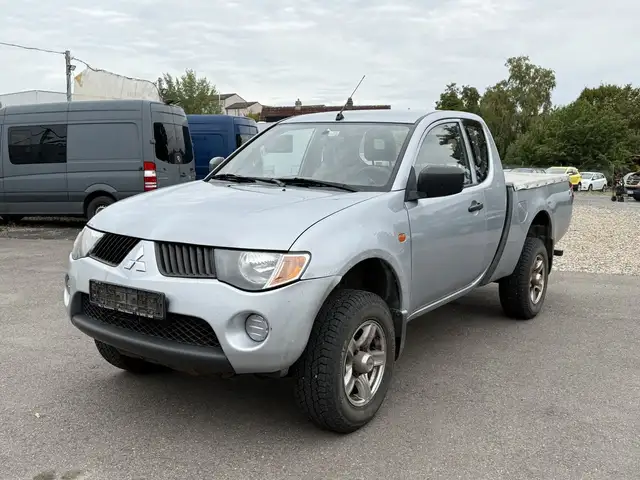 Mitsubishi L200 2.5D Invite ClubCab 4WD AHK Klima Tüv 08.27