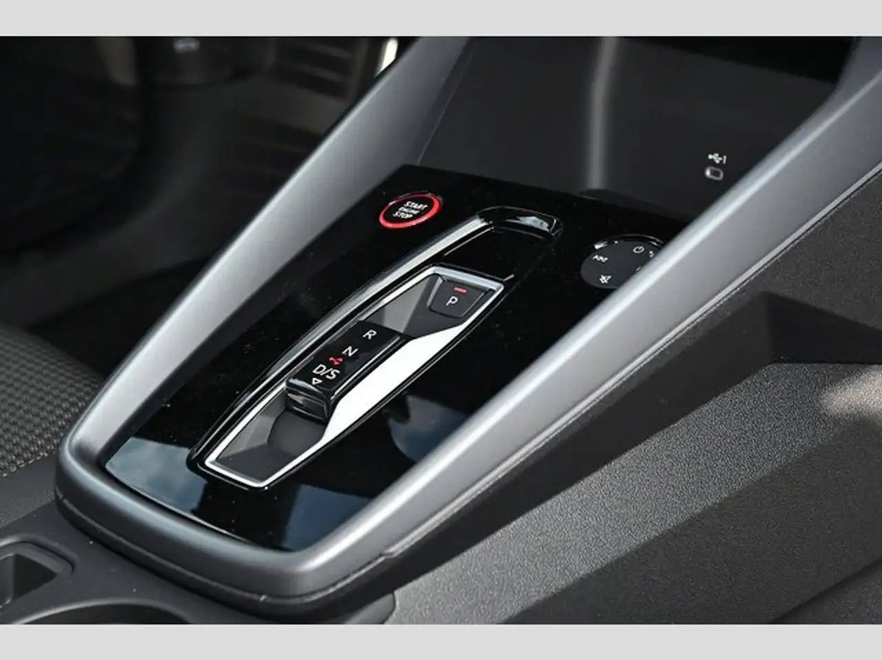 Audi S3 Sportback 2.0 TFSI quattro Pano Matrix LED Ambi... 12