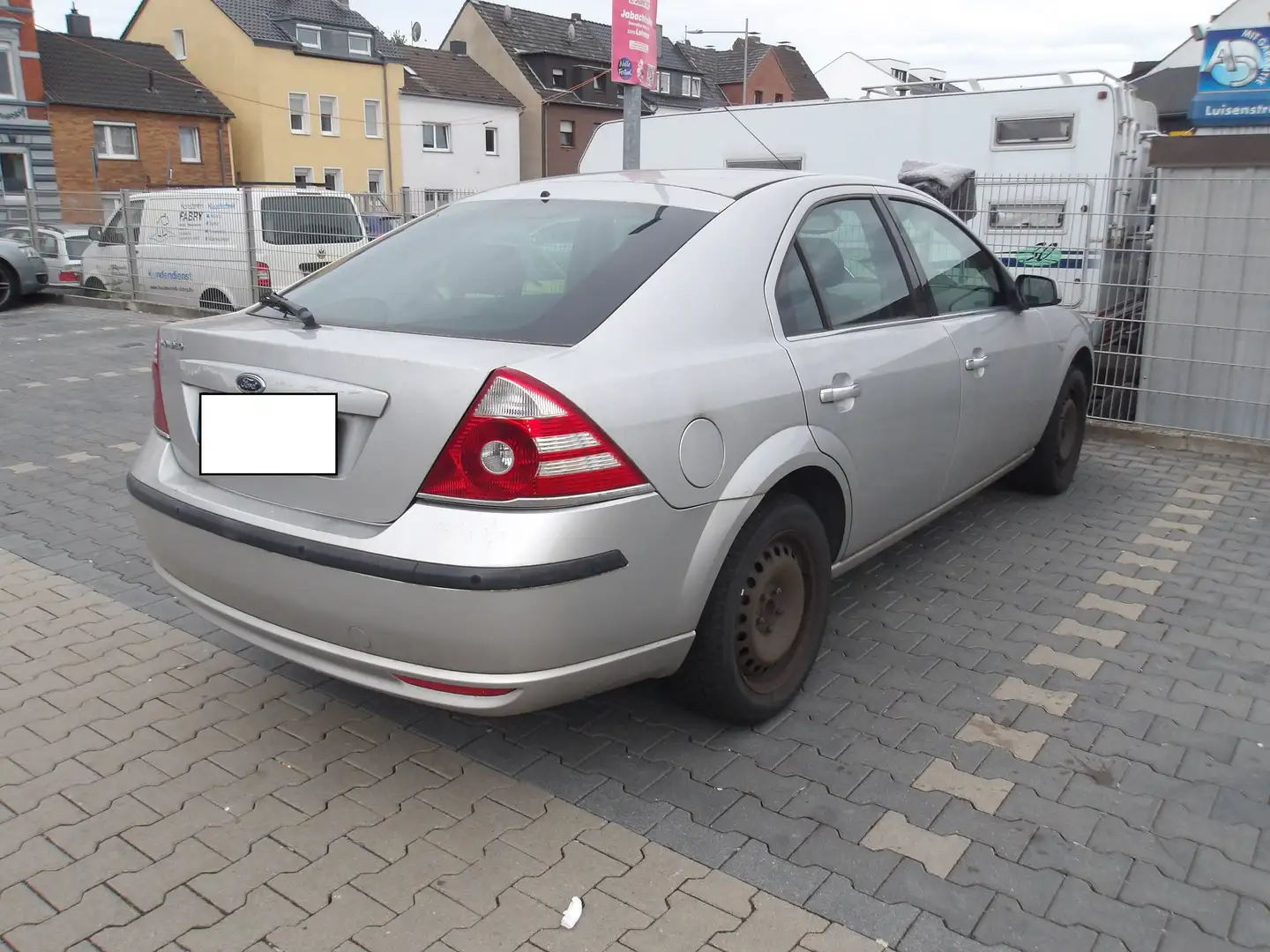 Ford Mondeo 1.8 Plateado - 1