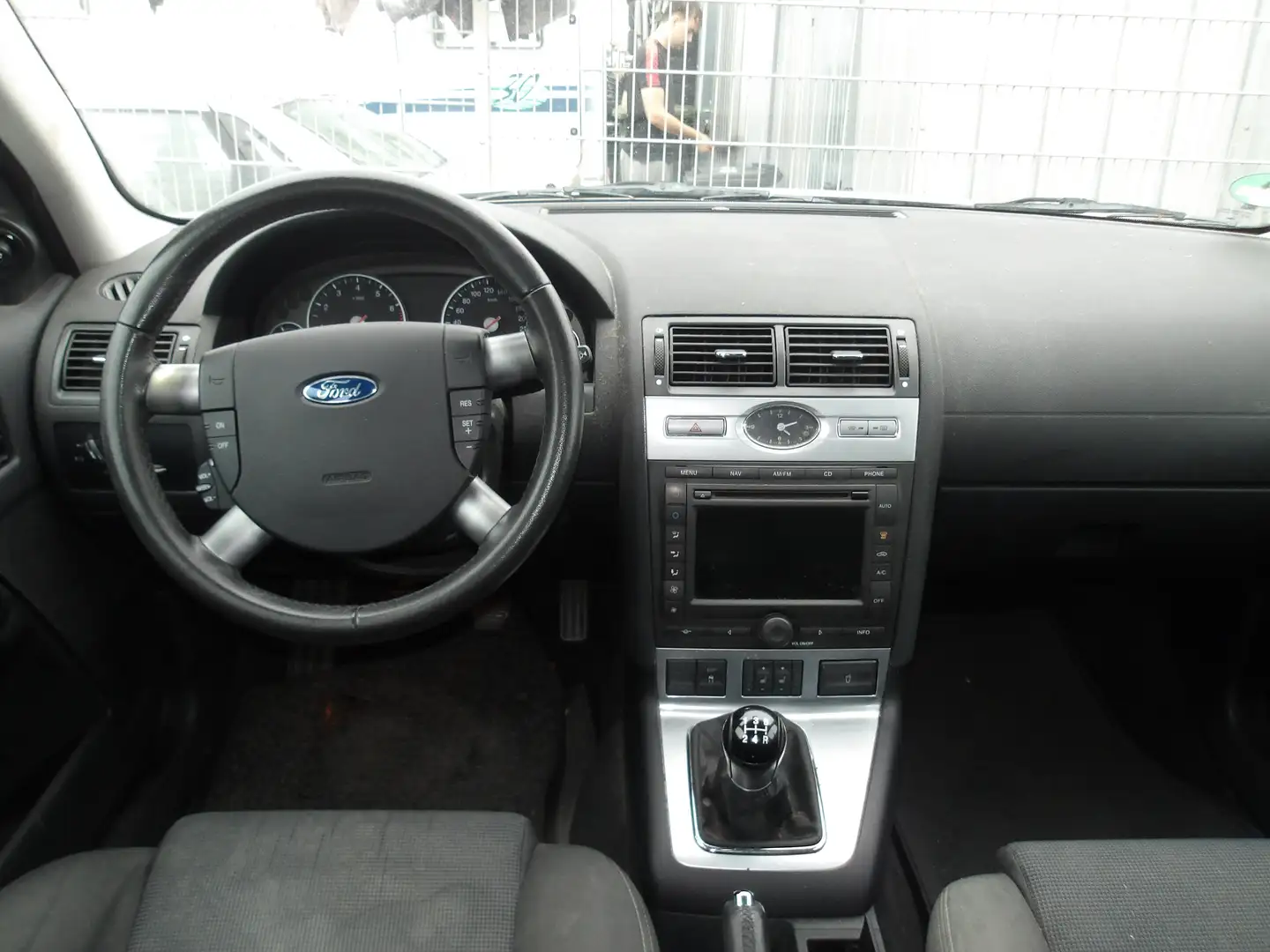 Ford Mondeo 1.8 Plateado - 2