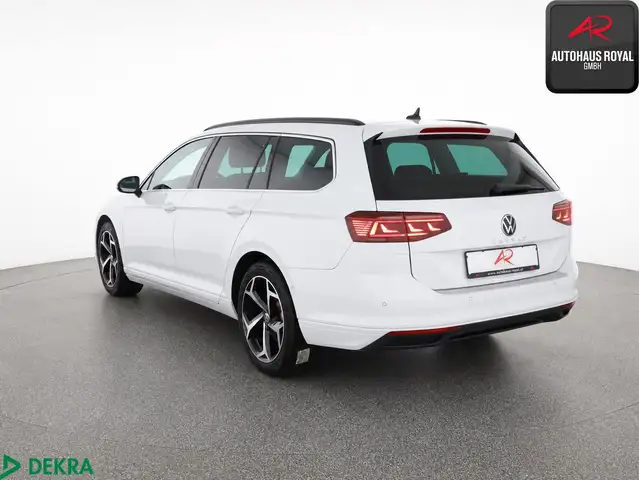 Volkswagen Passat view 3