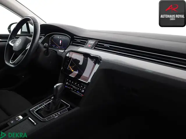 Volkswagen Passat view 11