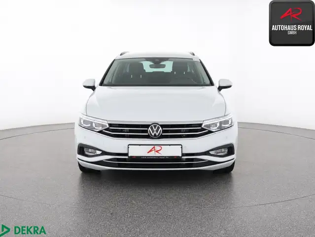 Volkswagen Passat view 8