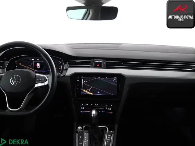 Volkswagen Passat view 9