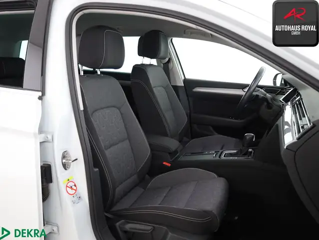 Volkswagen Passat view 12