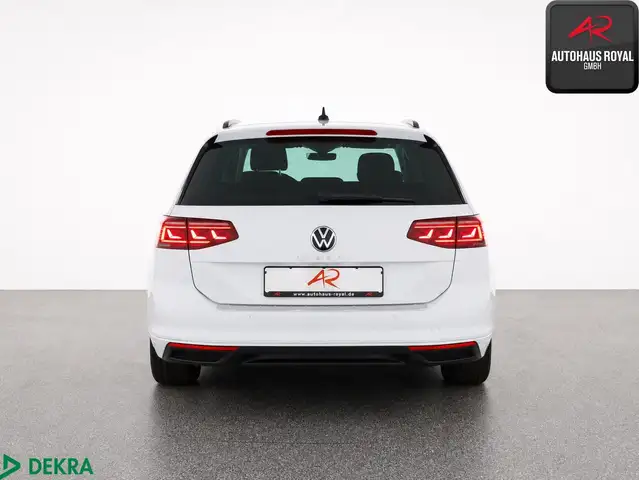 Volkswagen Passat view 4