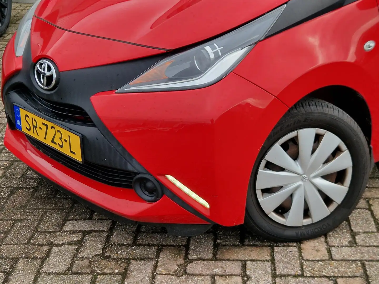 Toyota Aygo 1.0 VVT-i x-fun Bluetooth | Airco | Slechts 22.000 Rood - 2