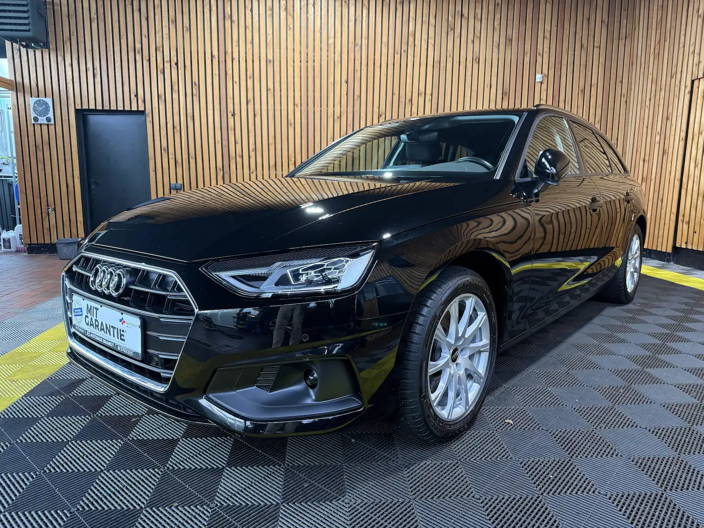 Audi A4 Avant 2,0 TDI Aut. *Navi+*ACC*AHK*Kamera*App* Schwarz - 1
