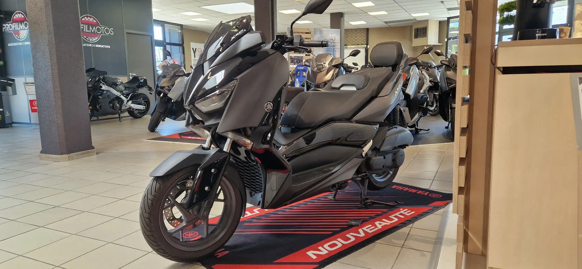 Yamaha X-Max 125 Noir - 1