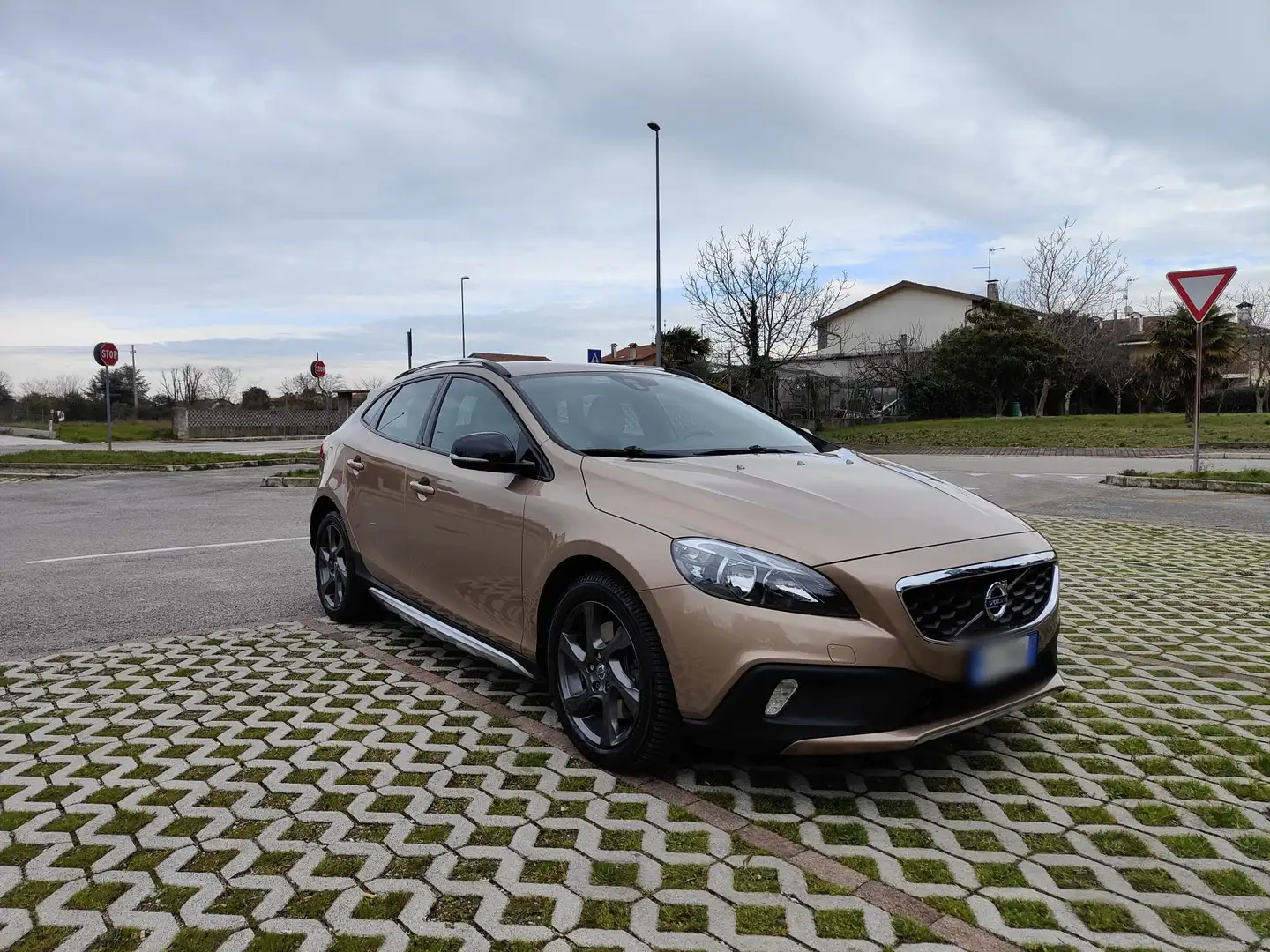 Volvo V40 Cross Country 2.0 d3 Momentum geartronic Bronce - 2