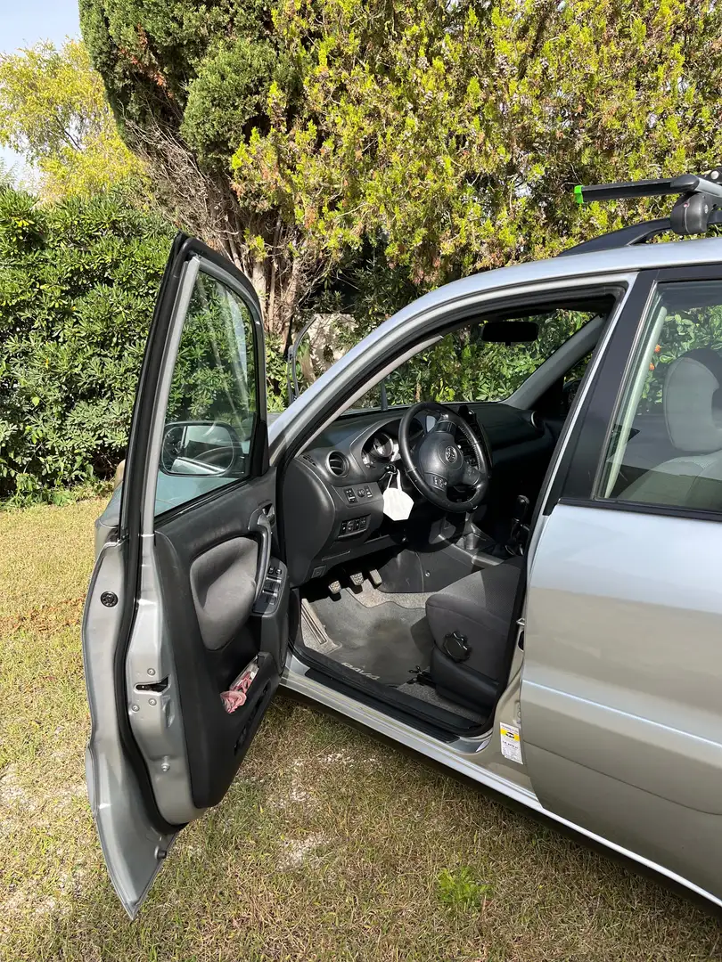 Toyota RAV 4 Rav4 II 2004 RAV4 5p 2.0 d-4d 16v FL Gris - 1