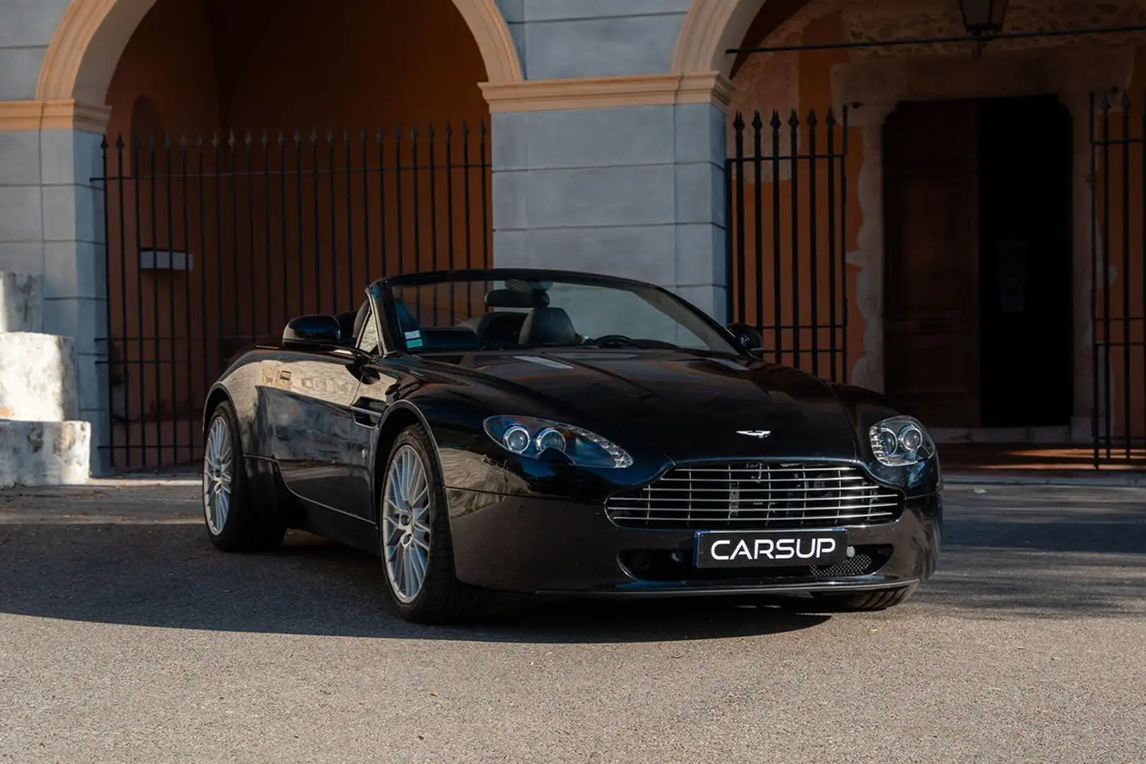 Aston Martin Vantage V8  4.7 426ch Roadster Schwarz - 1