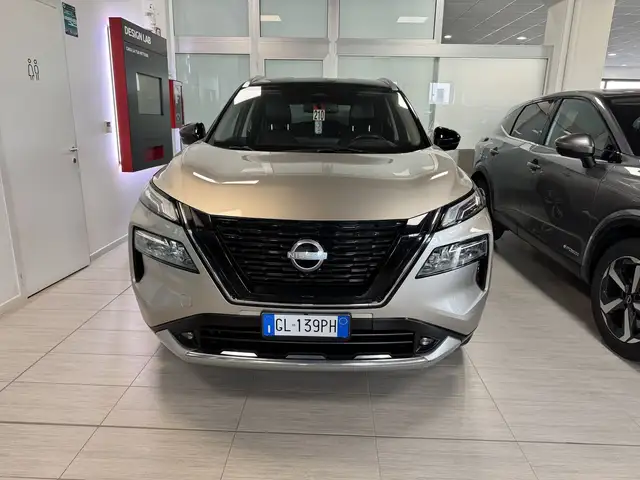 Nissan X-Trail view 5