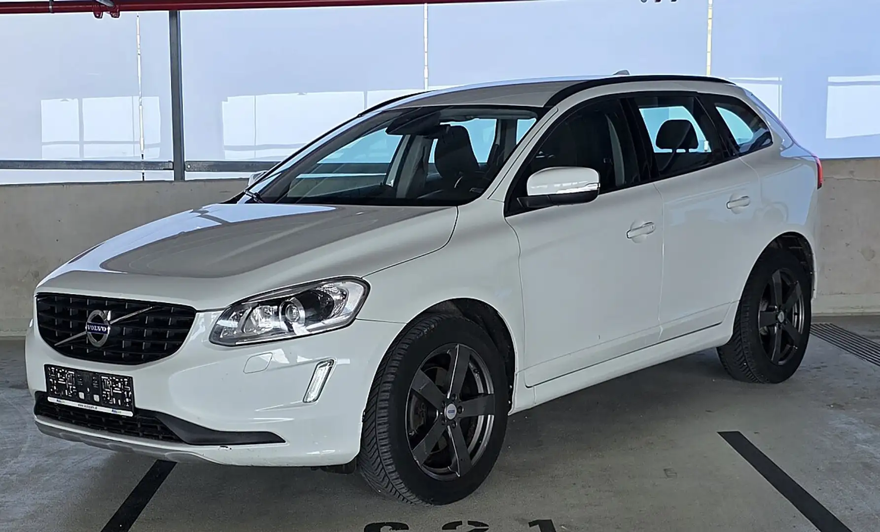 Volvo XC60 D3 Kinetic Geartronic Weiß - 1