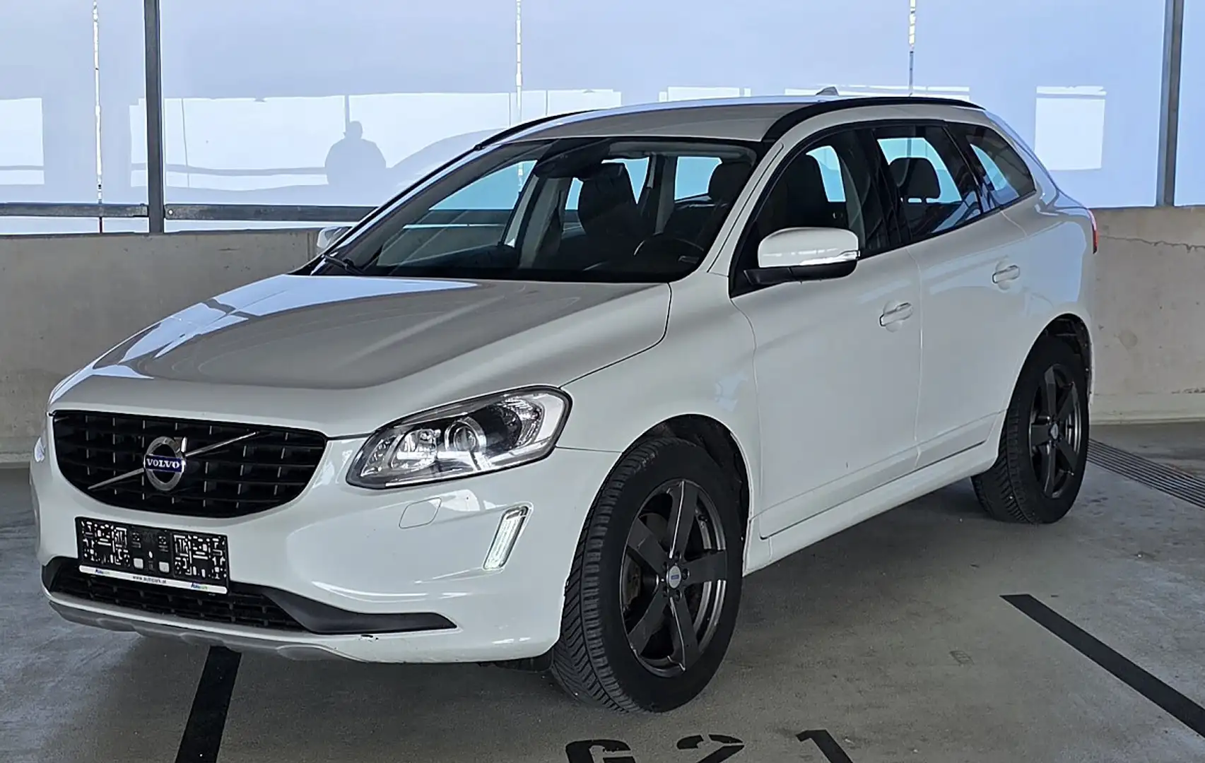 Volvo XC60 D3 Kinetic Geartronic Weiß - 2