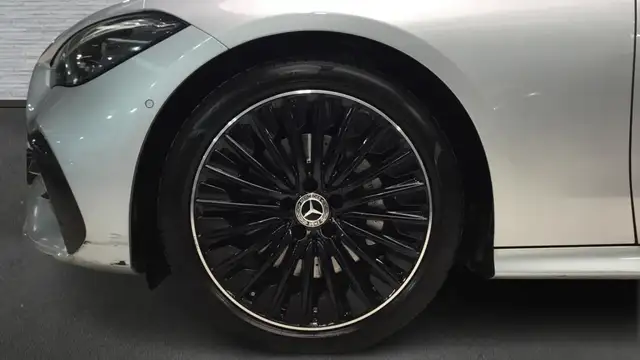 Mercedes-Benz Cle view 5