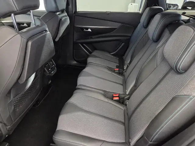 Peugeot 5008 view 18