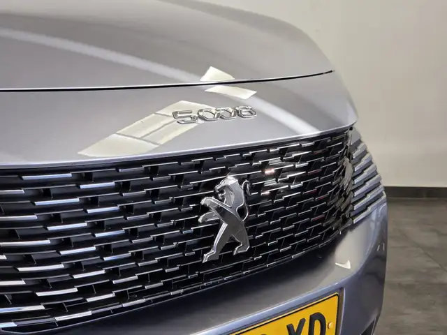 Peugeot 5008 view 4