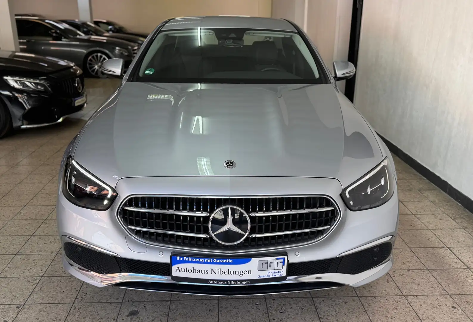 Mercedes-Benz E 200 Avantgarde *LED*Kamera*Totwinkelassi*SHZ*Leder* Grau - 2