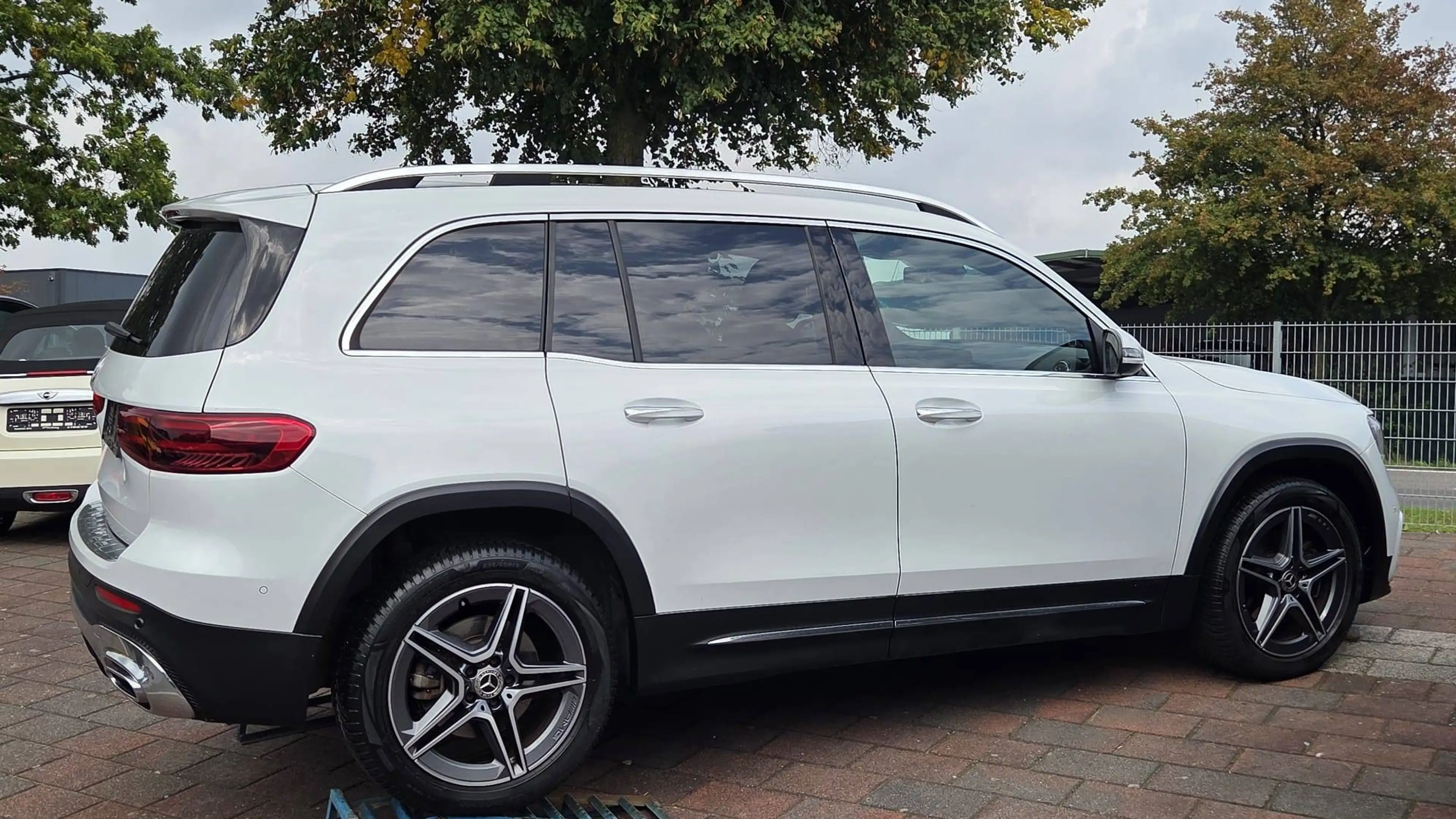 Mercedes-Benz GLB 200 GLB 200 AMG Panorama Distronic Memory Keyless — photo 9