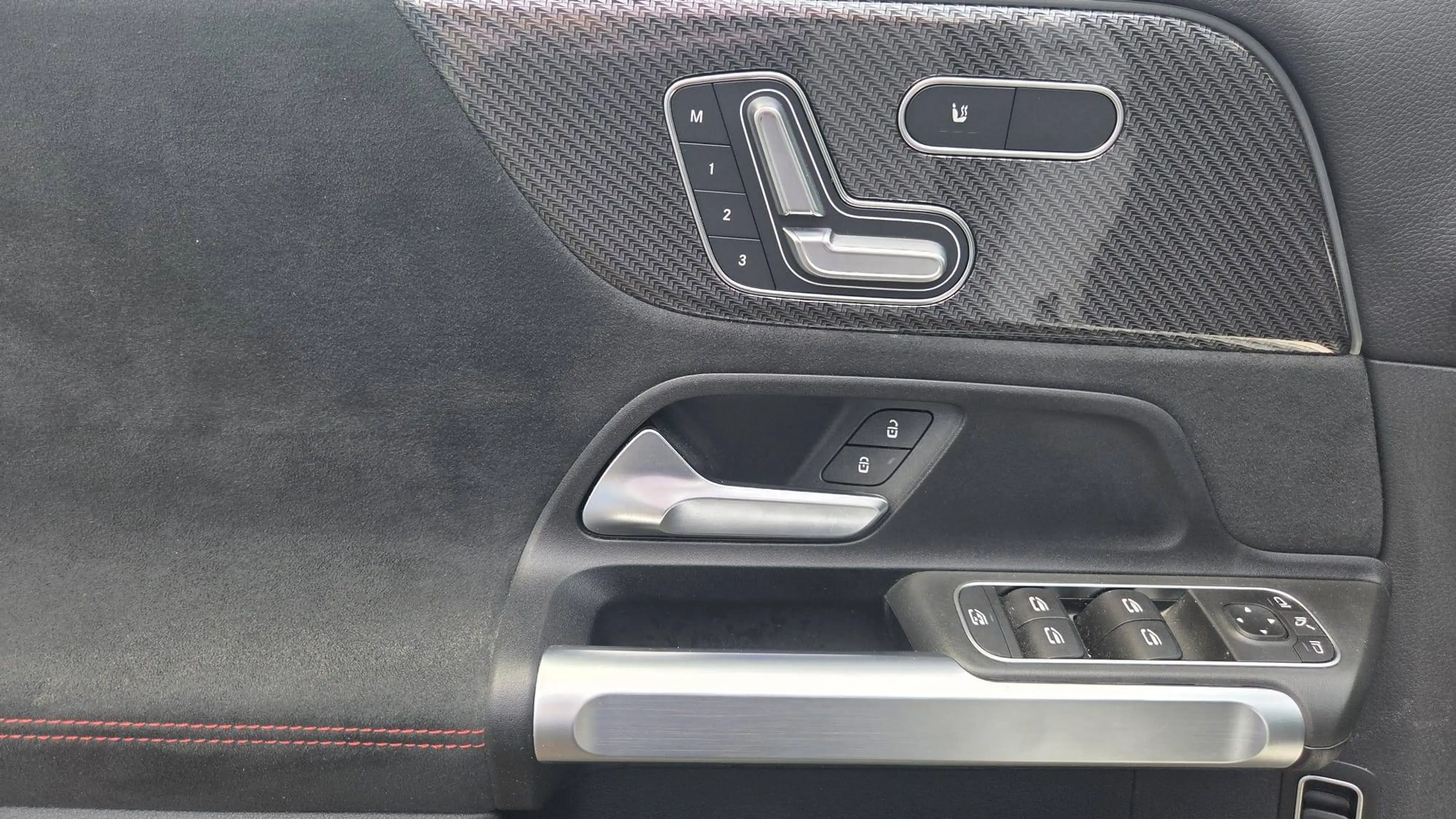 Mercedes-Benz GLB 200 GLB 200 AMG Panorama Distronic Memory Keyless — photo 12