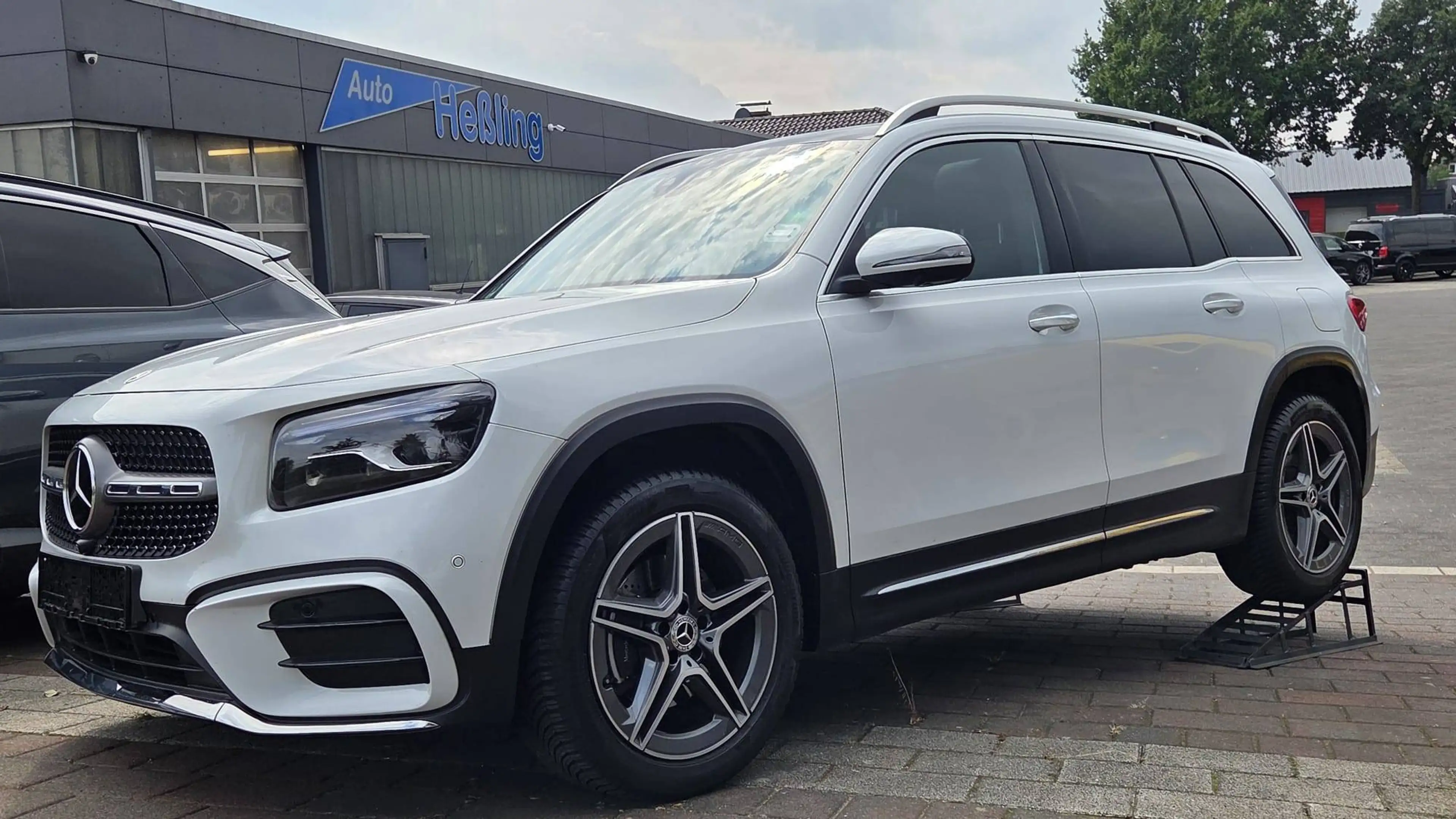 Mercedes-Benz GLB 200 GLB 200 AMG Panorama Distronic Memory Keyless — photo 4